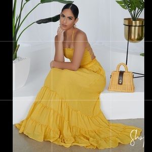 🔥New🔥Victoria Pleated Smocked Maxi Dress.😍🔥